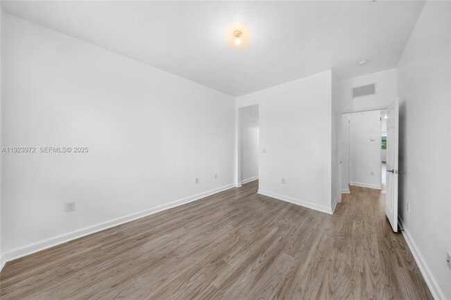 Building Photo - 268 NE 210th Way