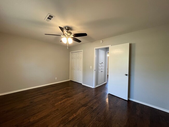 Building Photo - 3 bedroom in Broken Arrow!