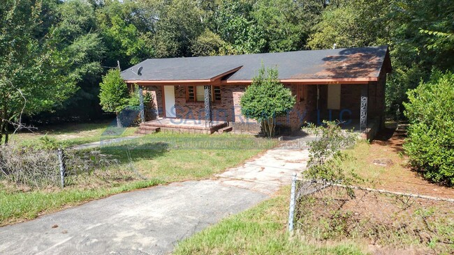 Primary Photo - Charming 3 Bedroom Macon Abode - Move in b...