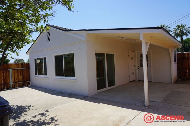 Building Photo - 1916 Talisman Dr