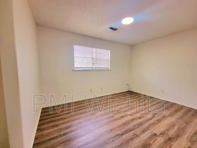 Building Photo - 1508 W Esthner Ave