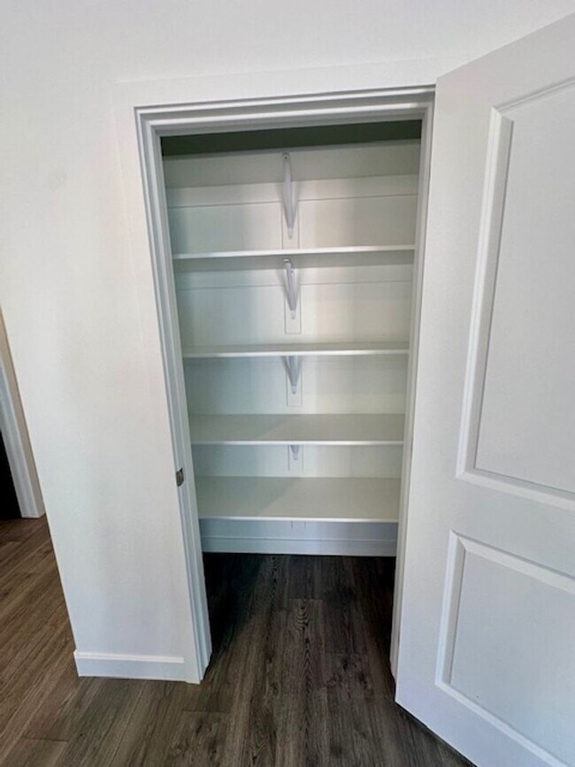 Building Photo - BRAND NEW End Unit Townhome