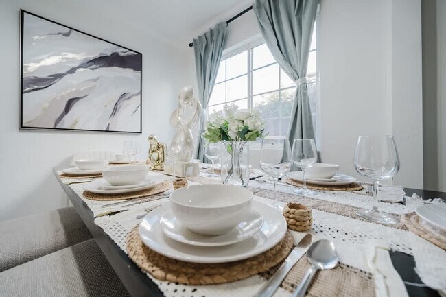 Building Photo - 2304 E 14th St