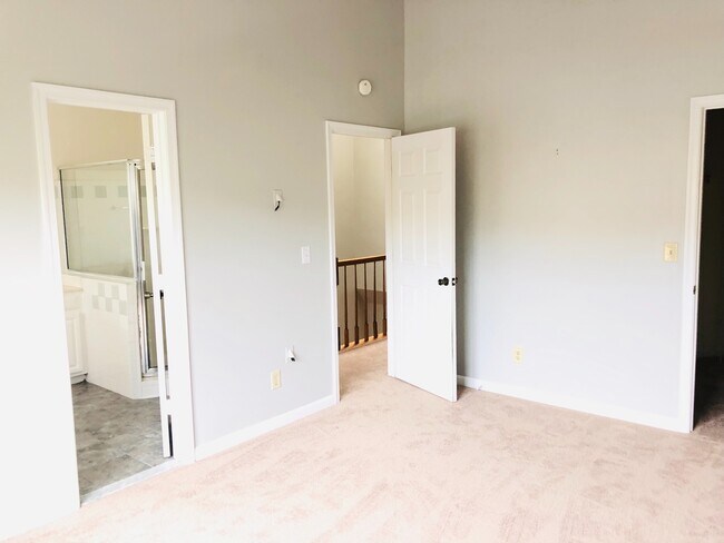 Building Photo - STAFFORD TOWNHOUSE - HANDY TO QUANTICO, SH...