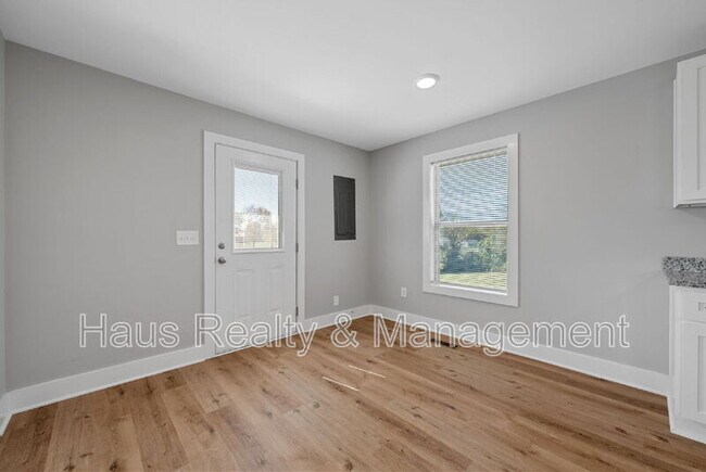 Building Photo - 7847 US-41