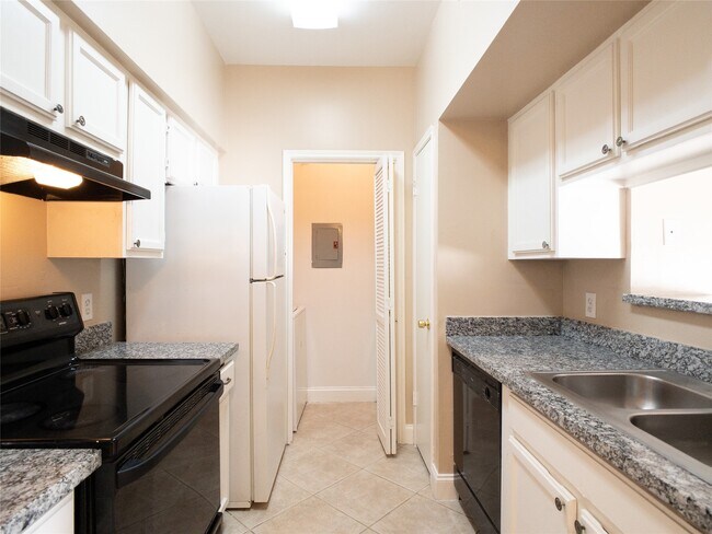 Building Photo - 6500 Harbor Town Dr