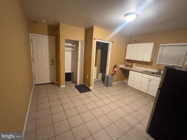 Building Photo - 410 Barbadoes St