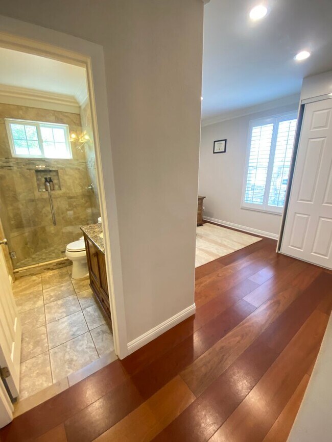 Building Photo - Luxurious 4 Bedroom Fullerton House For Re...