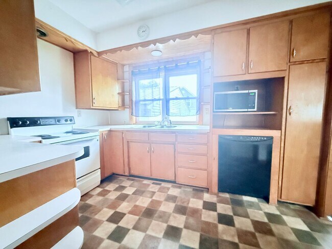 Building Photo - 5-Bed 2-Bath House in Reinbeck