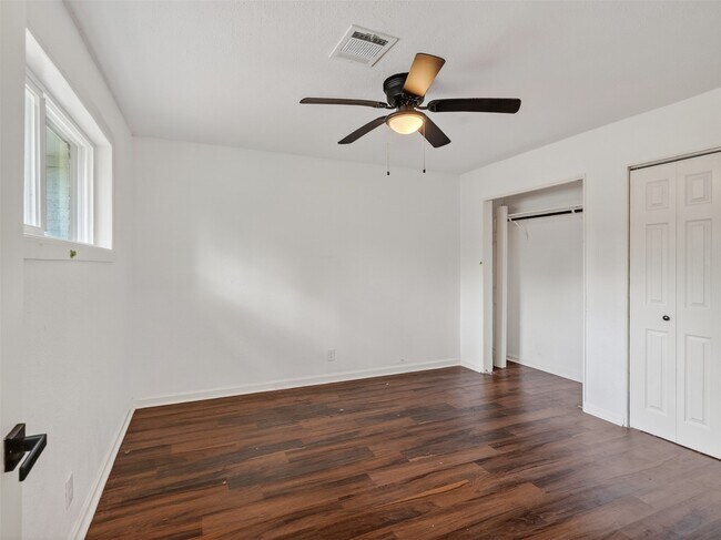 Building Photo - 11515 Iberia Dr