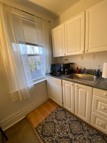 Building Photo - 370 S Negley Ave