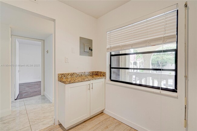 Building Photo - 136 S Cypress Rd