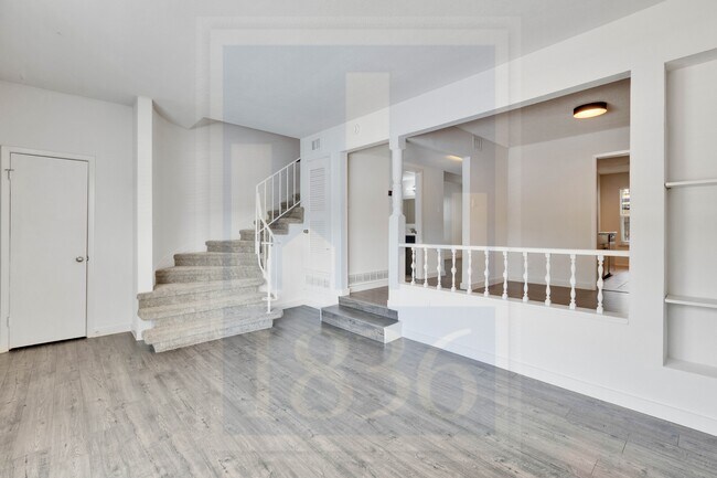 Building Photo - 907 E Oltorf St