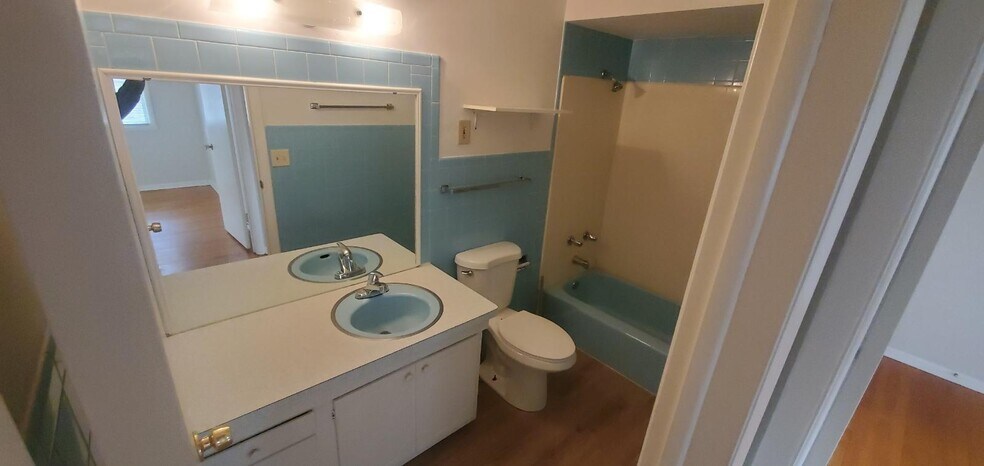 Building Photo - 5841 Garrett Ln