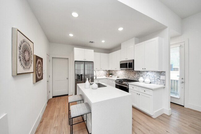 Building Photo - 1053 Glenn Ave