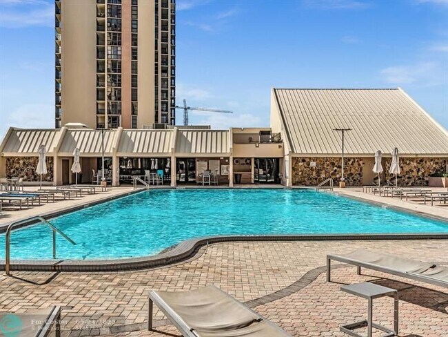Building Photo - 20379 W Country Club Dr