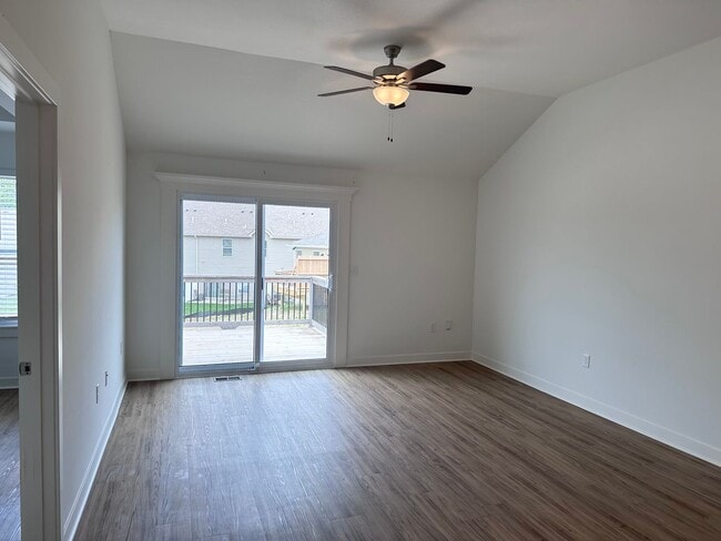 Building Photo - 4 Bed | 3 Bath | 1 Car Garage Duplex in Kansas City