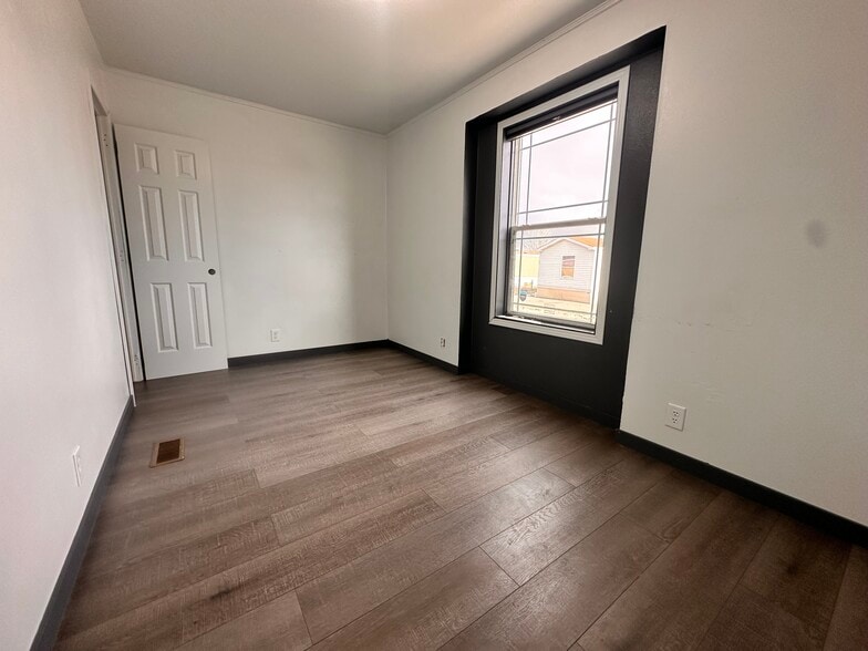 Building Photo - 22 Lapin St