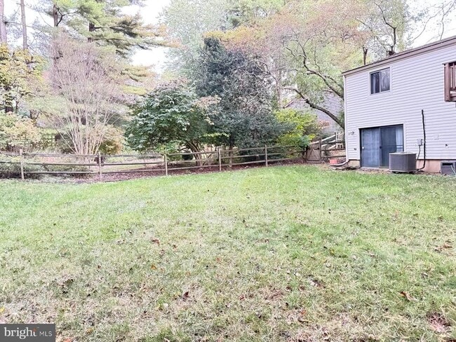 Building Photo - 8856 Youngsea Pl