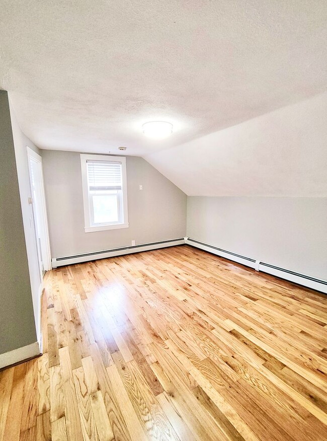 Building Photo - 107 Sterry St