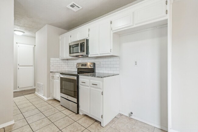 Building Photo - 12225 SW 14th St