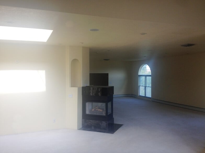 Building Photo - 313 S Victoria Ave