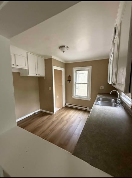 Building Photo - 1095 4th St E