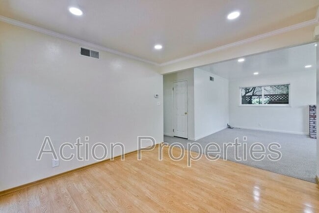 Building Photo - 1128 Kentwood Ave