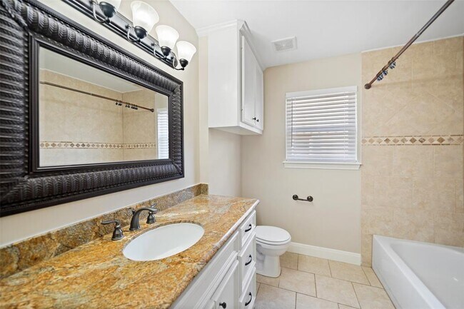 Building Photo - 1810 Droxford Dr