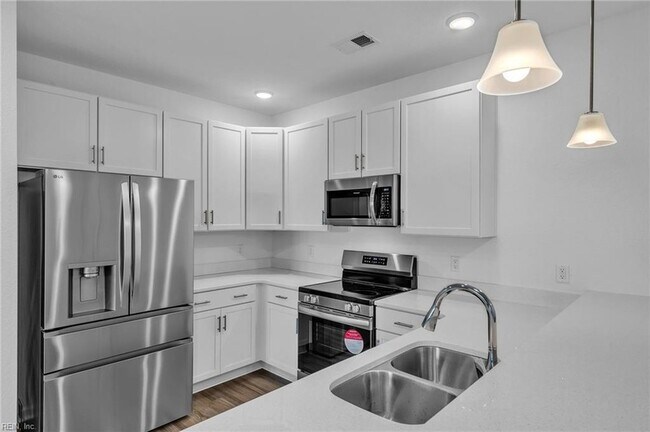 Building Photo - 1732 Dromolin Dr