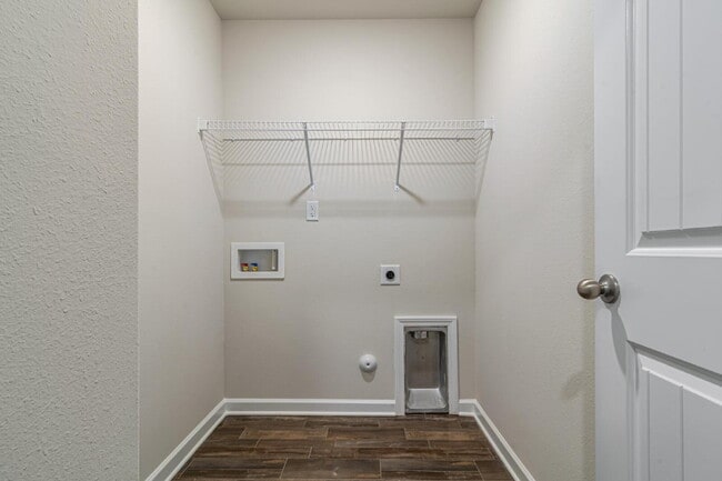 Building Photo - Available on July 10! Modern Comfort Meets Outdoor Adventure – Stunning 1-Story Home Near Downtow...