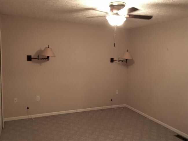 Building Photo - 6258 Braelinn Dr