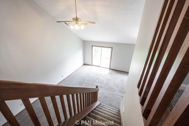 Building Photo - New place, new vibe, same small-town charm