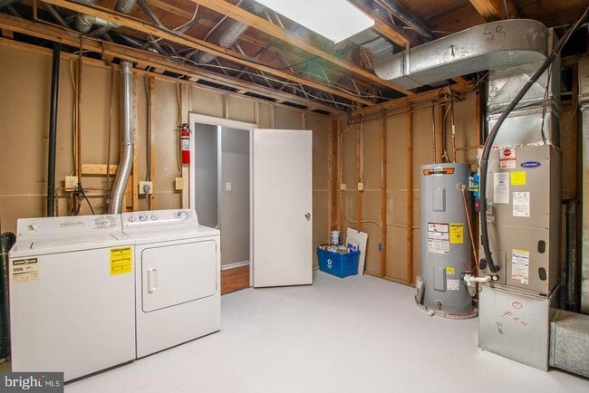 Building Photo - 9709 Lakepointe Dr