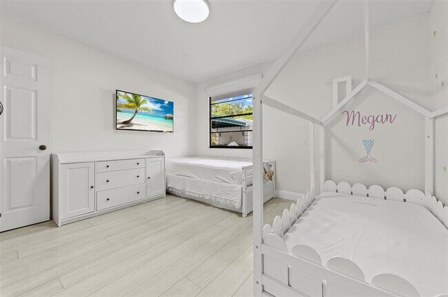 Building Photo - 6061 Balboa Cir