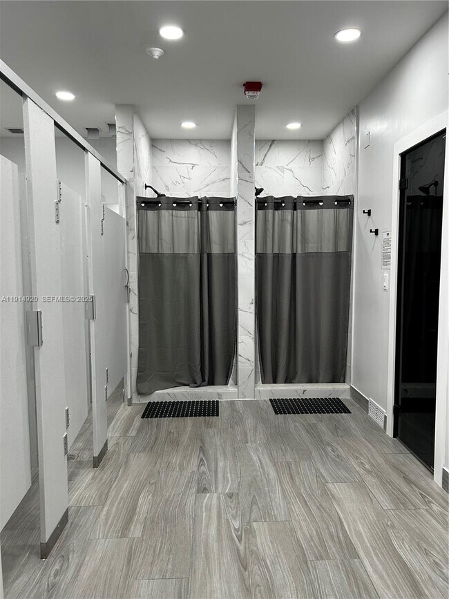 Building Photo - 16919 N Bay Rd