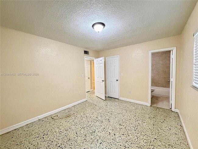 Building Photo - 911 NW 22nd Pl