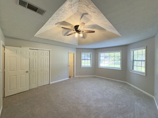 Building Photo - [NEW PRICE] Spacious 4 Bed / 2.5 Bath home...