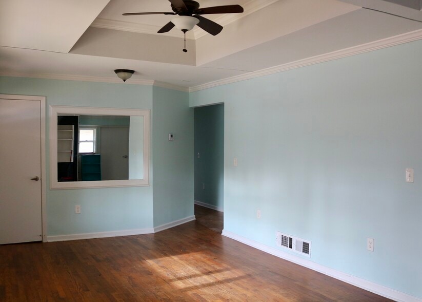 Building Photo - 1027 Woodward Cir SW