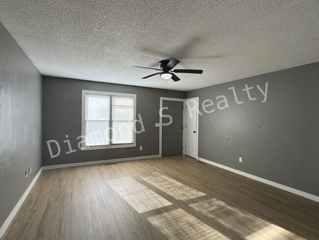 Building Photo - 1505 W Rainey St