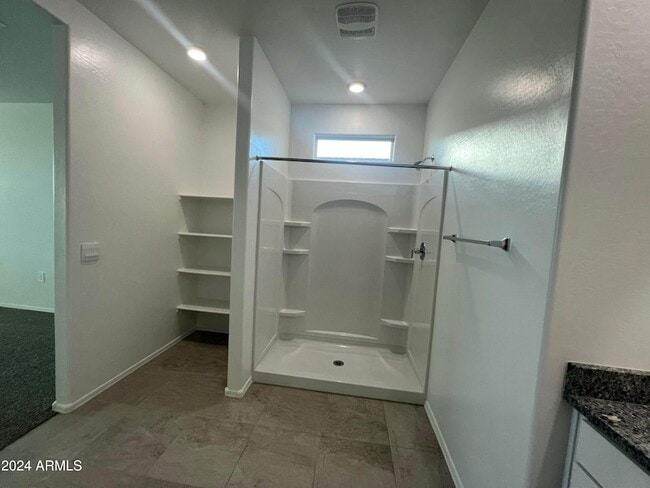 Building Photo - 1575 E Lardner Dr