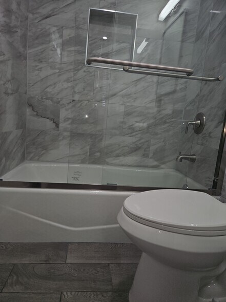 Building Photo - 11645 Pope Ave