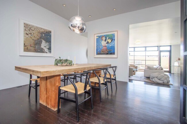 Building Photo - Stunning 4Bed/2.5ba Condo in Pacific Heights