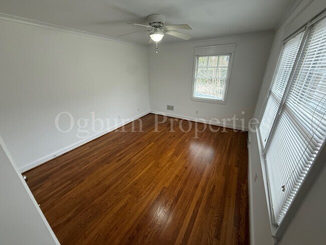 Building Photo - 120 Crafton St