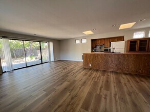 Building Photo - Charming 2-bedroom Menlo Park Cottage