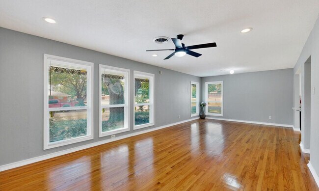 Building Photo - 1900 Hilltop Dr