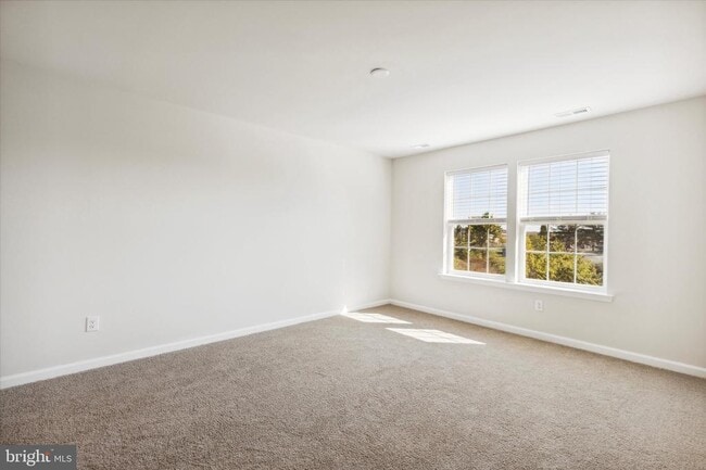 Building Photo - 76 Fonthill Ct
