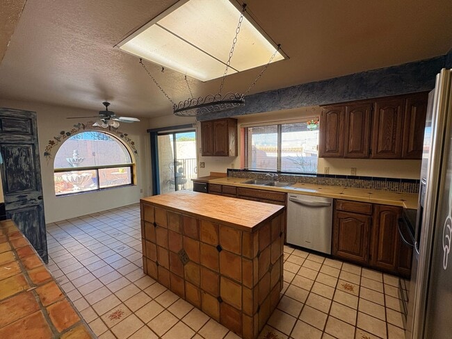 Building Photo - 3 Bed 2 Bath Historic Southern Home