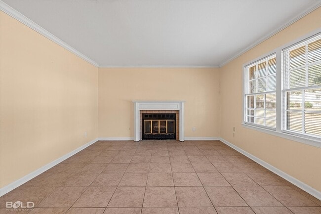 Building Photo - 2710 Higgins Dr