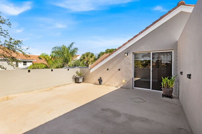 Building Photo - ** COURTYARDS AT QUAIL WOODS ** 2 BED + DEN / 2 BATH - TOWNHOME - NORTH NAPLES - ANNUAL RENTAL